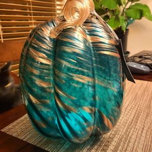 Glass pumpkin lights up